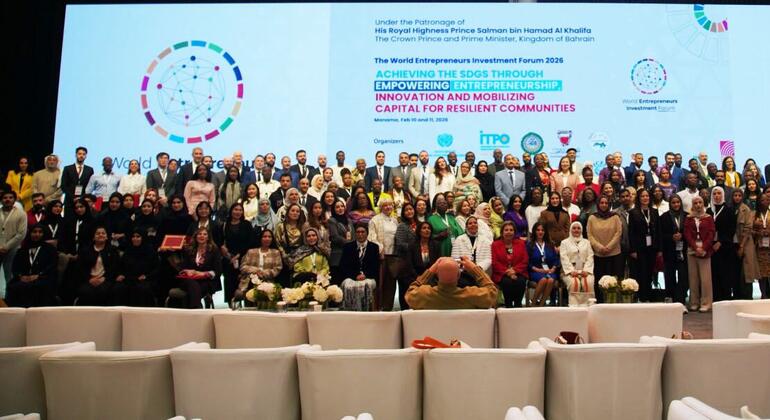 صورة جماعية لمشاركين منتدى استثمار رواد الأعمال العالمي 2026 في المنامة، البحرين.